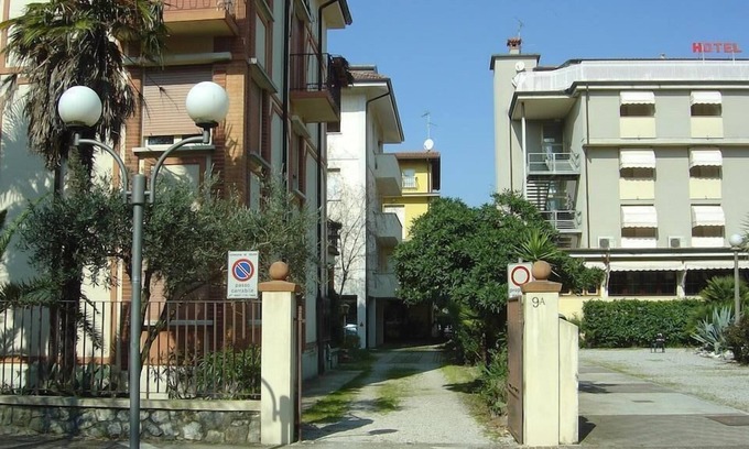 Grado Apartment | A spacious apartment with covered car parking 100m from the beach
