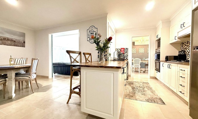 Welby House | A spacious Southern Highlands retreat in Welby with alfresco BBQ area