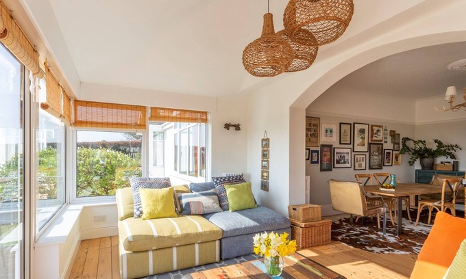 Burgh Island House | A spacious & stylish coastal house near Thurlestone with views!