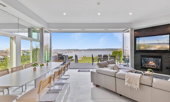 Piermont House | A spectacular contemporary home sits in downtown historic Piermont!