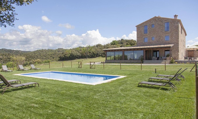 Sagas Cottage | A SPECTACULAR GLASS ROOM AND TWO UPPER FLOORS