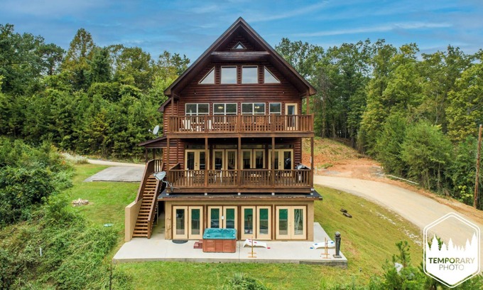 Caton Cabin | A Splashtastic View - Private pool and mountain views!