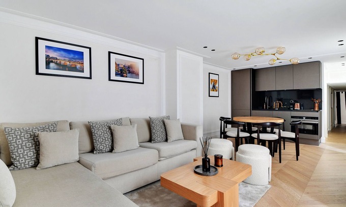 Saint-Germain-des-Pres Apartment | A Splendid 2BR/2BA with Services - Saint Germain