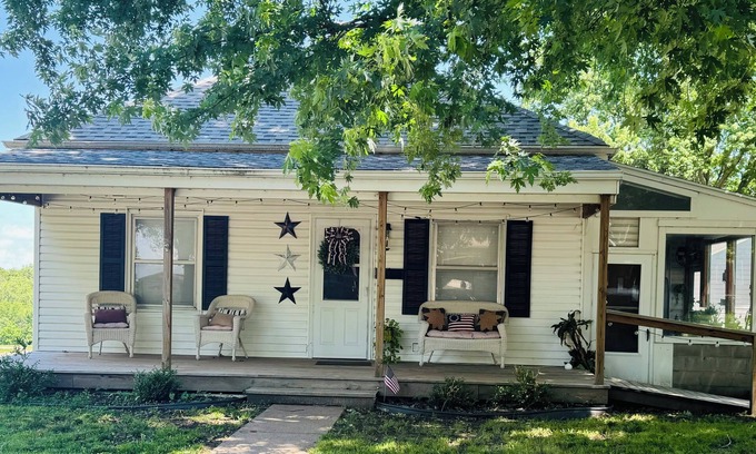 Mound City House | A stay in "Mayberry"!