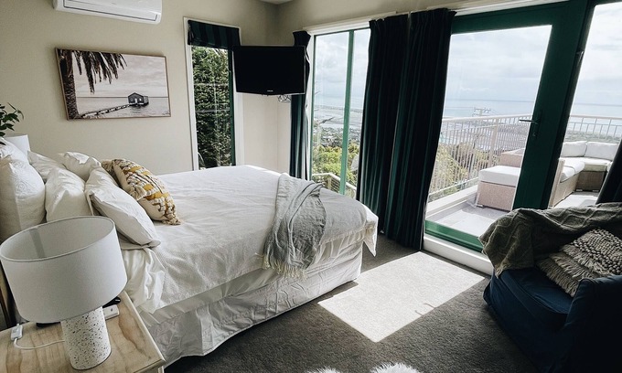 Mount Pleasant House | A Stay of Spectacular Sea Views.