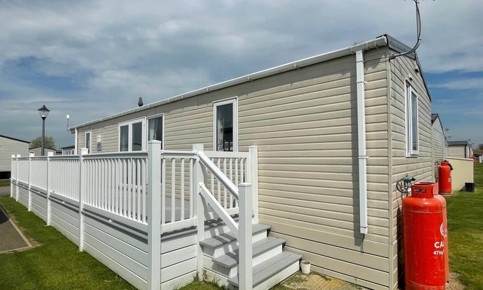 Dymchurch House | A Stone’s Throw - Close to the beach (D/F)