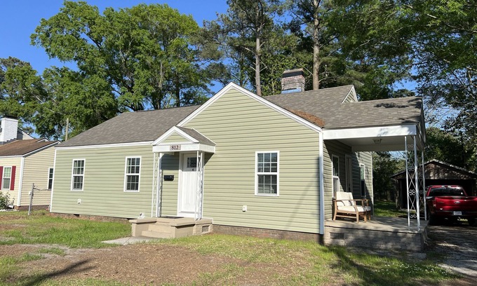 New Bern House | A stones throw to CarolinaEast and downtown New Bern.