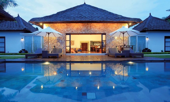 Sigar Penjalin Villa | A stunning 5-bdr villa nestled amidst swaying coconut palms and ocean views