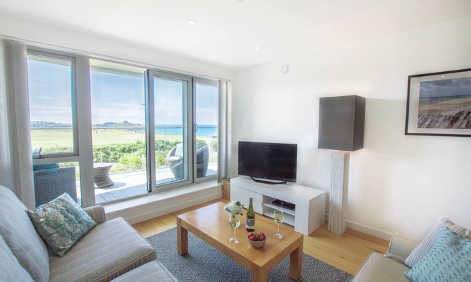 Lusty Glaze Apartment | A stunning first floor apartment within an award-winning development at Porth.