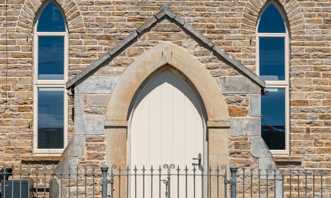 Leyburn Apartment | A stunning former church and school house in the Yorkshire Dales that's split into two cottages. Ide