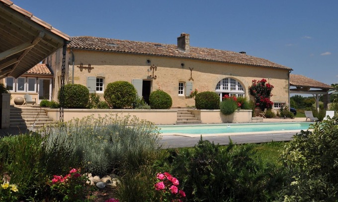 Saint-Vivien-de-Monsegur Villa | A stunning villa with great comfort and style.