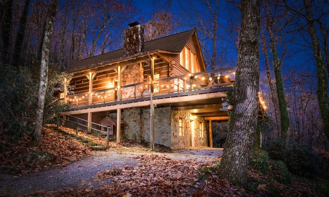 Hendersonville Cabin | A Stunning Retreat with Breathtaking Views. Reserve your unforgettable stay now!