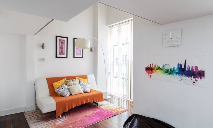 Woolwich Riverside Apartment | A Stylish 2 Bed, 2 Bath London Apartment