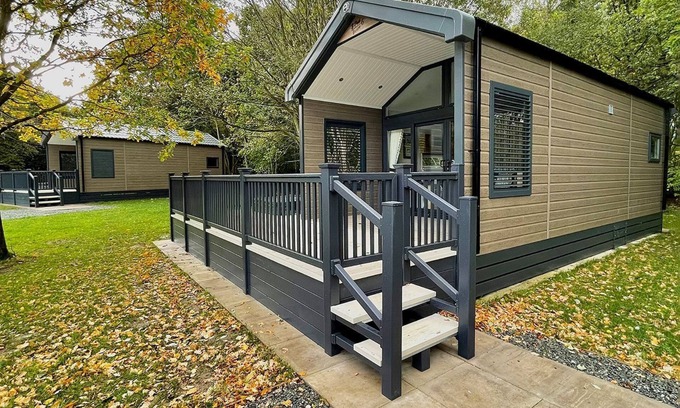 Alford Cottage | A stylish escape with double bed and twin bed (made into double bed on request), flat screen TV, int