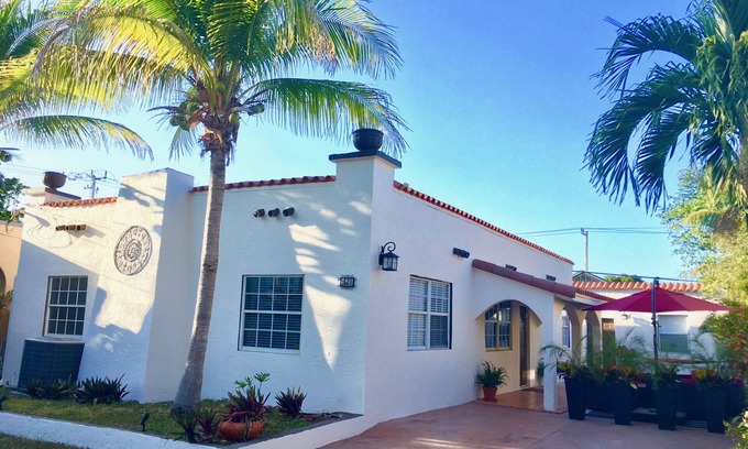 Bayside Historic District Apartment | A Suite Retreat - fully appointed, charming and private apartment