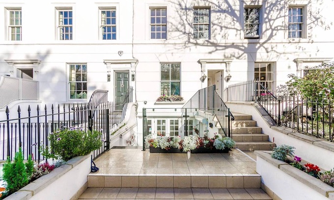 Brompton & Hans Town House | A sunny friendly smart 3 Bedroom Condo close to station , museums, restaurants