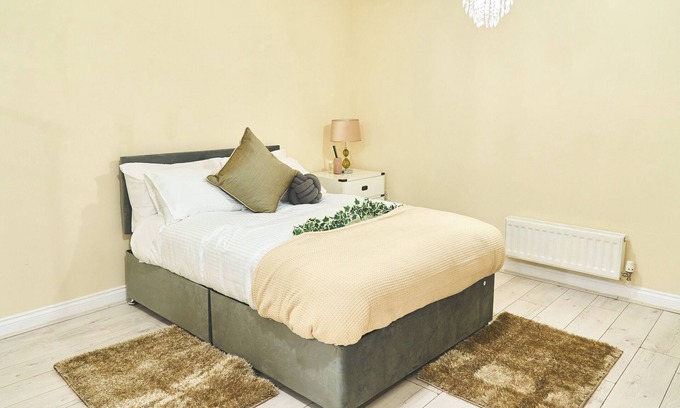 Congerstone House | A super spacious 5 bedrooms and family oriented home to stay in Nuneaton.