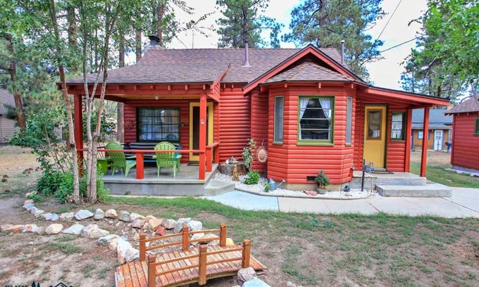 Big Bear City House | A Sweet Pine Cabin - Adorable retro home in a peaceful residential neighborhood