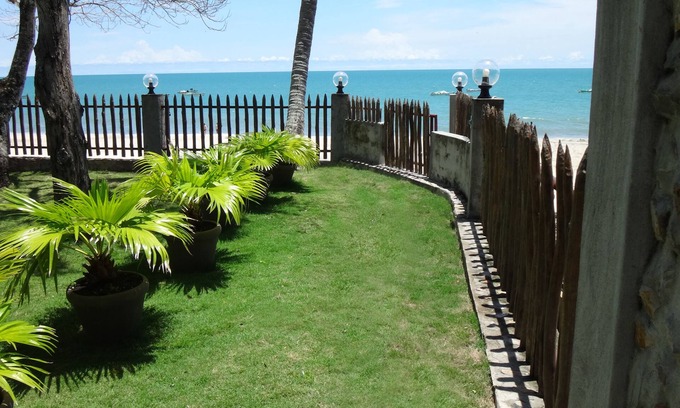 Santa Clara House | A third world oasis on the idyllic beach of Santa Clara.