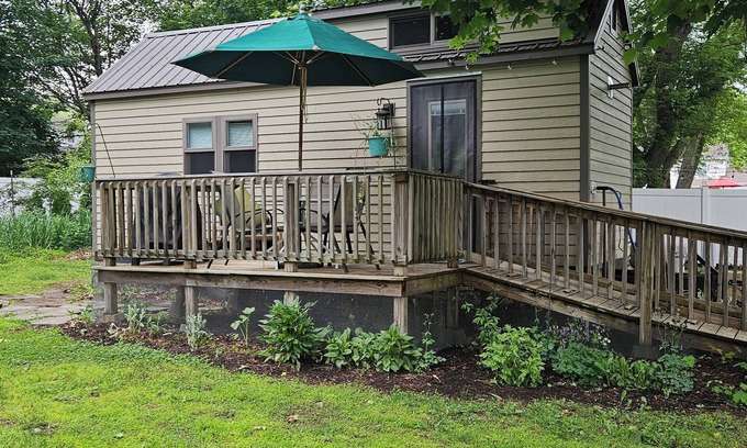 Pawcatuck Cottage | A Tiny Escape - Charming Eco-Friendly Retreat Awaits in Stonington