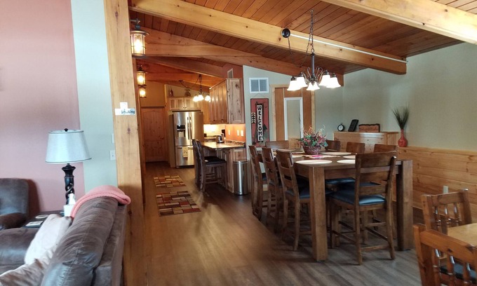 De Forest House | A TOUCH OF COUNTRY LIVING Minutes from Madison