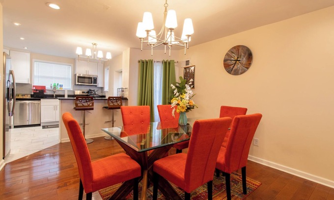 Overbrook House | A touch of Heaven ☀️Elegant and Cozy Home near Saint Joseph University With AC