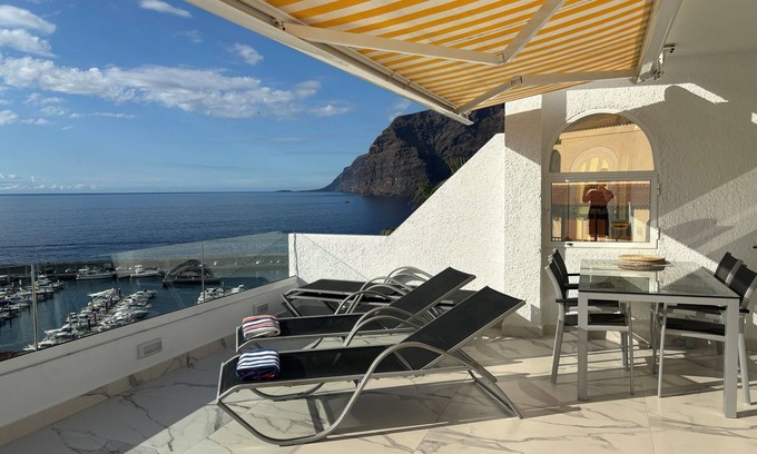 Los Gigantes Apartment | A touch of luxury enjoying a superb location and sea views