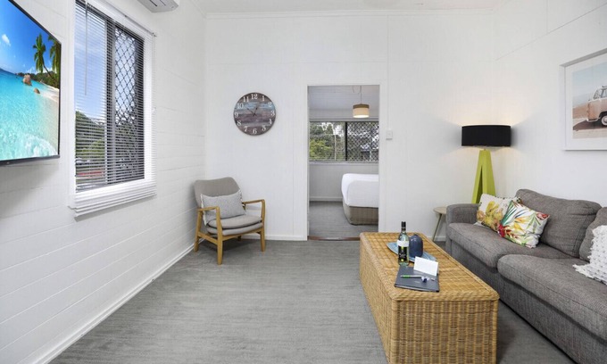 Cairns North Apartment | A Touch of the Bahamas on McKenzie MK3