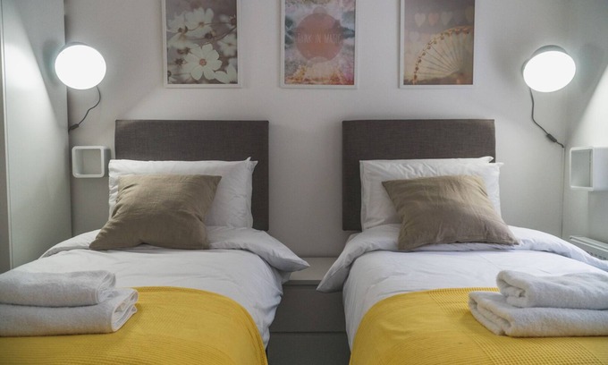 Stockport Apartment | A Town House in the hub of Marple Bridge