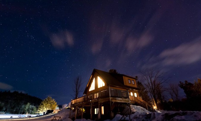 Wakefield Ski Chalet | A traditional Quebec chalet nestled in the Gatineau Hills 30 minutes from Ottawa