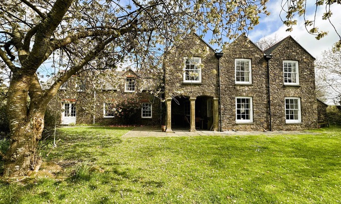 Kilgetty Cottage | A traditional rural Welsh farmhouse with a contemporary style