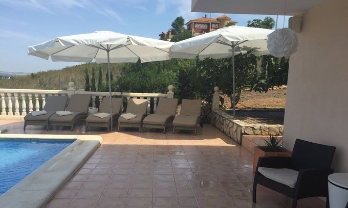 Alberic Villa | A tranquil family home to relaxHouse with garden