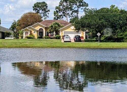 Port Saint Lucie House | A Treasure Coast Gem- Private entrance and private bathroom