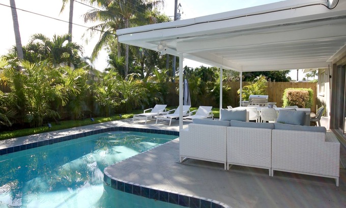 Hunt Club House | A tropical mid century modern dream
