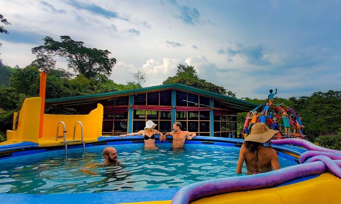Zapatero House | A tropical wonderland.