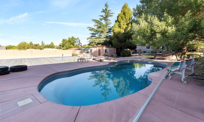 St. George House | A True Gem | Spacious Backyard