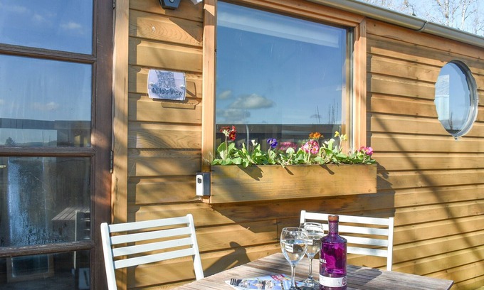 Totnes Cottage | A truly bespoke shepherd’s hut nestled above the historic town of Totnes with beautiful views.