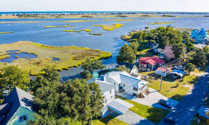 Holly Ridge Cottage | A Turtle's View-Waterfront-Dock-Kayaks-Paddle Boards-Fenced Yard-Dog Friendly