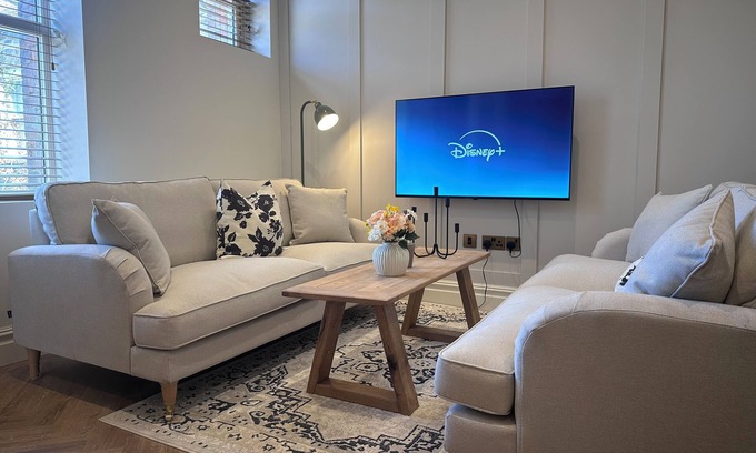 Leyburn Apartment | a Unique dog friendly 150-Year-Old Bank Conversion in the Heart of the Dales