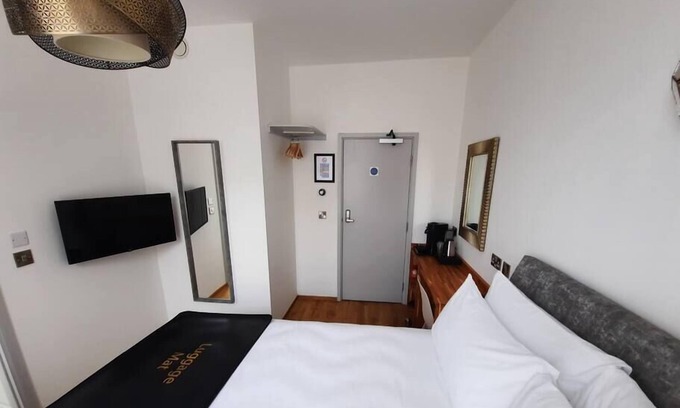 Canterbury House | A Unique space in the heart of Canterbury offering 4 suites and 2 rooms