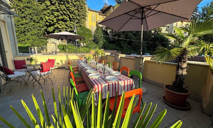 Borgo Crimea House | A villa between wonderful gardens, 5 min walk to the city center