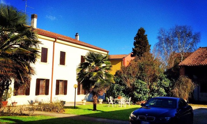 Isola della Scala Bed & Breakfast | A Villa Esperia Bed and Breakfast