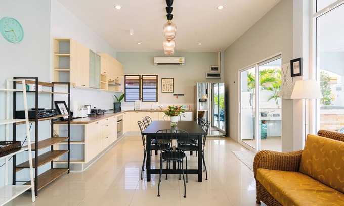 Nong Kae Villa | A villa in the heart of Hua Hin, 2.5 km from Beach with a private swimming pool.