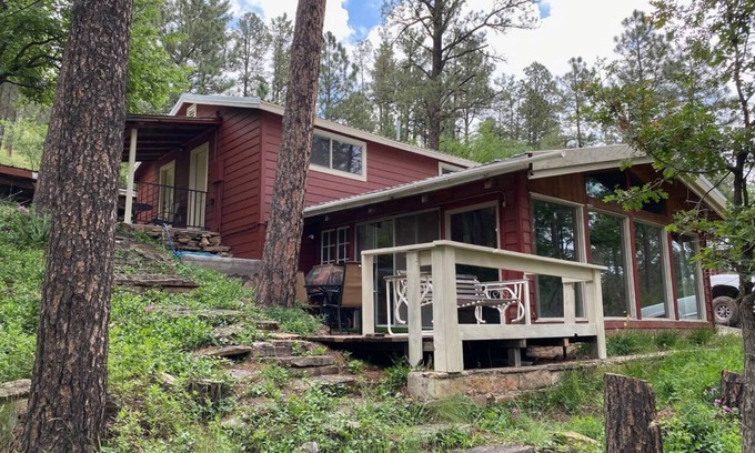 Ruidoso House | A Vintage Retreat within earshot of Rio Ruidoso -10 min walk to Midtown Ruidoso.