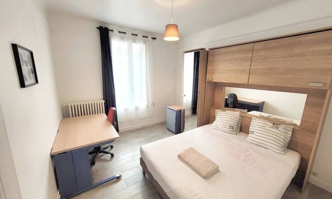Villeneuve-la-Garenne Apartment | A warm, bright Parisian-style apartment close to public transport