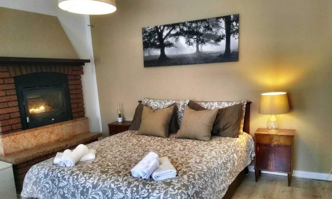 Salcedo Apartment | A Warm Refuge in front of the Wood - A quiet Retreat