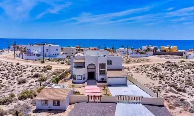 Jimenez House | A Wave FROM IT ALL Casita:
