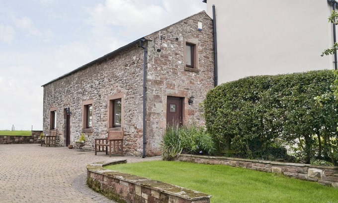 Westward Cottage | A well-equipped barn conversion in a central location.