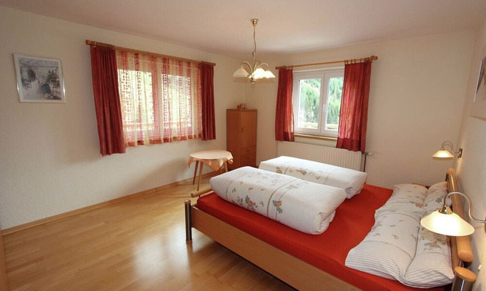 Ausservillgraten Apartment | A well kept holiday home, full of atmosphere and with a wooden decor.