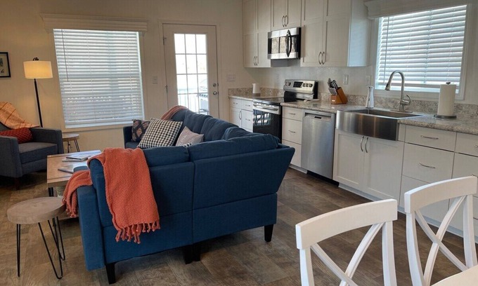 Hermosa Cottage | A wonderful 3 bedroom/2 bath rental (1,000 sq